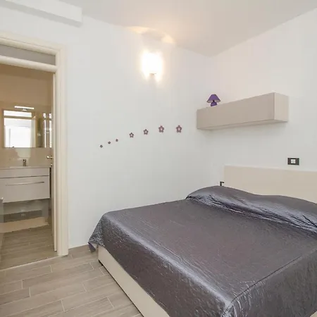 Modern 2 Bdr & 2 Bathroom App With Sea View, 077