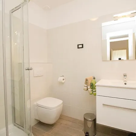 Modern 2 Bdr & 2 Bathroom App With Sea View, 077
