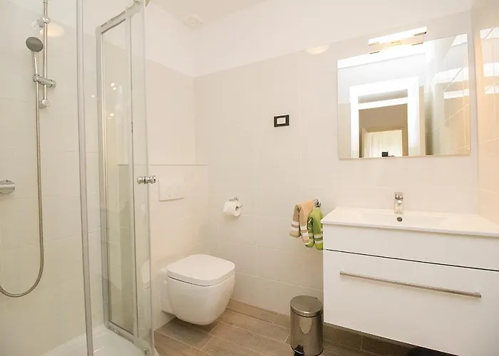 Modern 2 Bdr & 2 Bathroom App With Sea View, 077