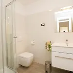 Modern 2 Bdr & 2 Bathroom App With Sea View, 077