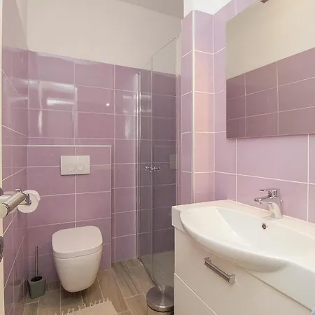 Modern 2 Bdr & 2 Bathroom App With Sea View, 077 דירה