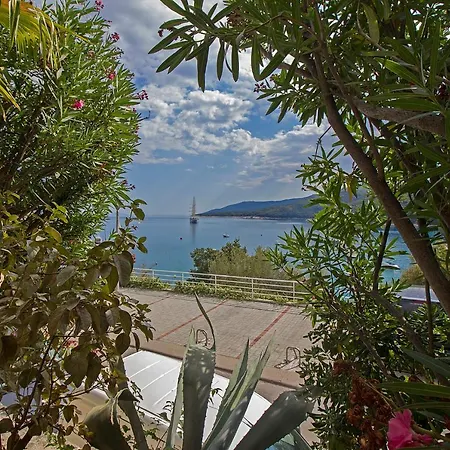 Modern 2 Bdr & 2 Bathroom App With Sea View, 077 דירה *