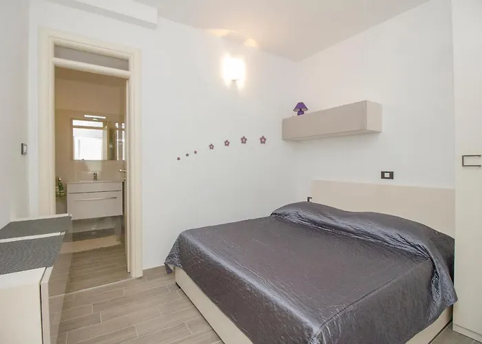 Modern 2 Bdr & 2 Bathroom App With Sea View, 077